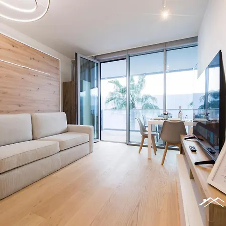 Waterfront Lux|studio|a/c|parking|gym|wifi By Tilo *